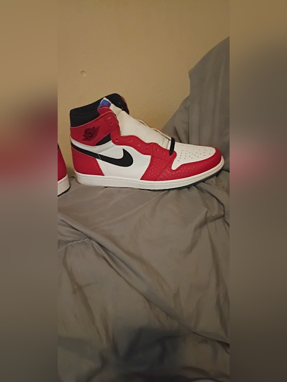Nike Air Jordan 1 Retro High OG Red/White/Black Sneakers spider man origin story - Picture 13 of 15